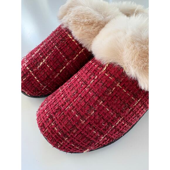 Isotoner Slippers Womens 8.5-9 Red Sparkle Plaid Faux Fur NEW Comfort Sole - Picture 5 of 9